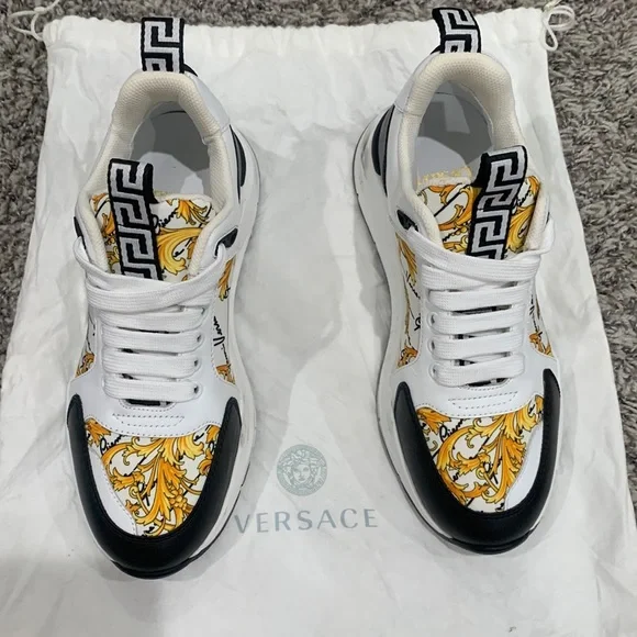 スニーカー VERSACE Women Sneakers 1013215 1A10001 VERSACE DONNA Gold Versace Women's Medusa Logo Gold & White Leather Sneakers
